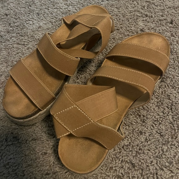sandals - Picture 1 of 3